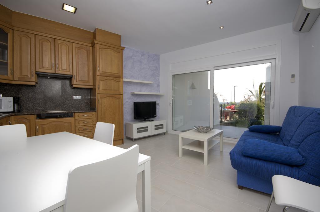 Inmosantos Oasis E3 Apartman Roses Szoba fotó