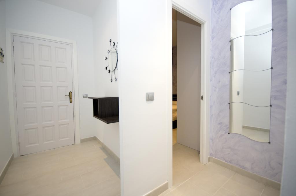 Inmosantos Oasis E3 Apartman Roses Szoba fotó