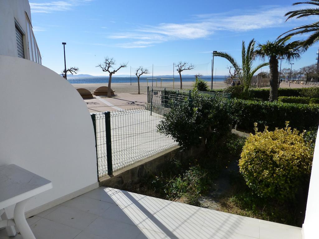 Inmosantos Oasis E3 Apartman Roses Szoba fotó